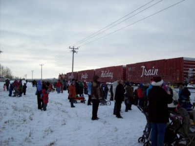 Canadians brave the cold to meet the Holiday Train and bring food donations