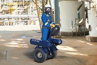 Work in toxic environments with the Air Qruise™ Solo.